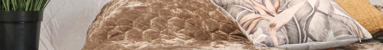 Couvre-lits couleur taupe