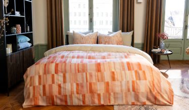 Bohème, Ethnique Chic, Tribal… la décoration éclectique invite à l’évasion et au voyage, ajoutant une touche d’exotisme à votre salon ou chambre à coucher. Laissez-vous inspirer par les teintes profondes et vibrantes, comme bleu azur, le turquoise, le rouge et le vert !