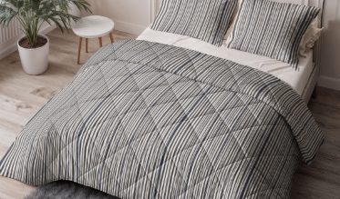 La couette sans housse va vous simplifier la vie. Facilement lavable en machine et finie d’une enveloppe confortable, elle ne nécessite pas l’utilisation d’une housse de couette. Nos couettes imprimées et unies se déclinent dans plusieurs modèles et tailles.