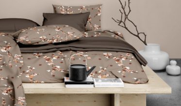 Romanette propose une vaste collection de linge de lit haut de gamme pour la chambre de style moderne ou champêtre. Venez découvrir les housses de couette, draps-housses et taies d’oreiller de Romanette et relookez votre coin de nuit !