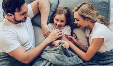 Grâce à son fort pouvoir isolant, la housse de couette en flanelle est particulièrement appréciée pendant l’hiver. Disponibles en plusieurs tailles et imprimés, nos housses de couette en flanelle ajoutent une touche campagne chic, créant une ambiance 100% cocooning.