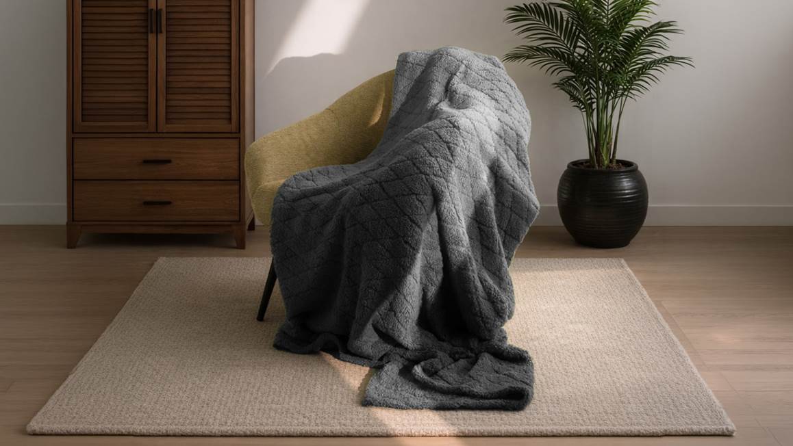 Unique Living Ezra plaid polaire