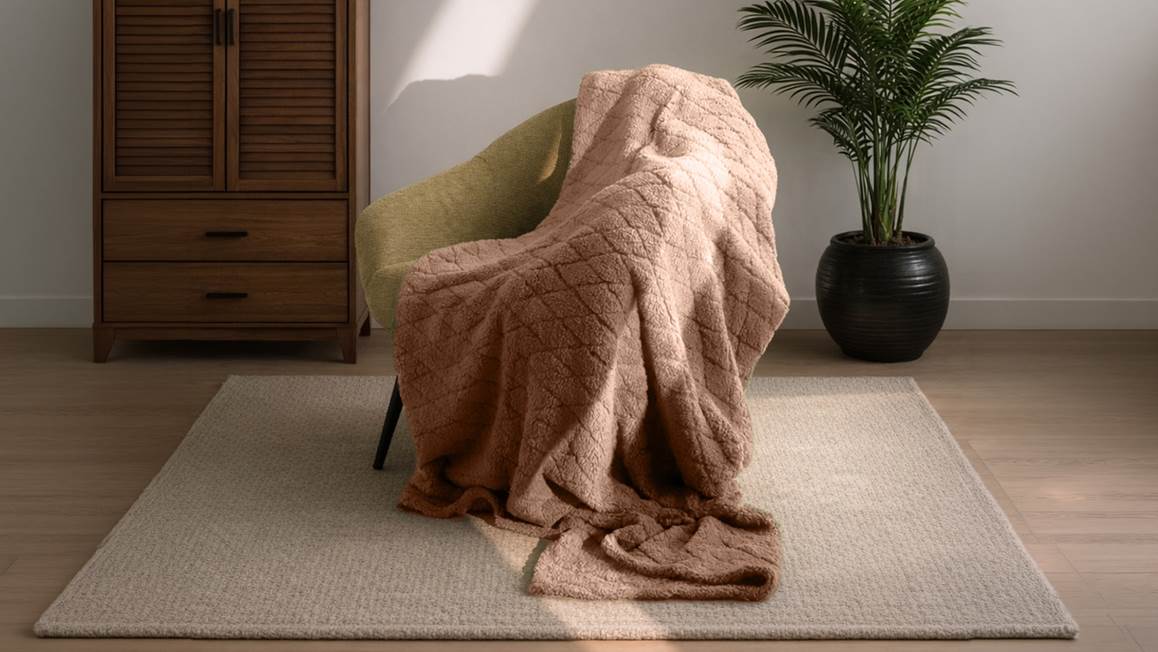 Unique Living Ezra plaid polaire