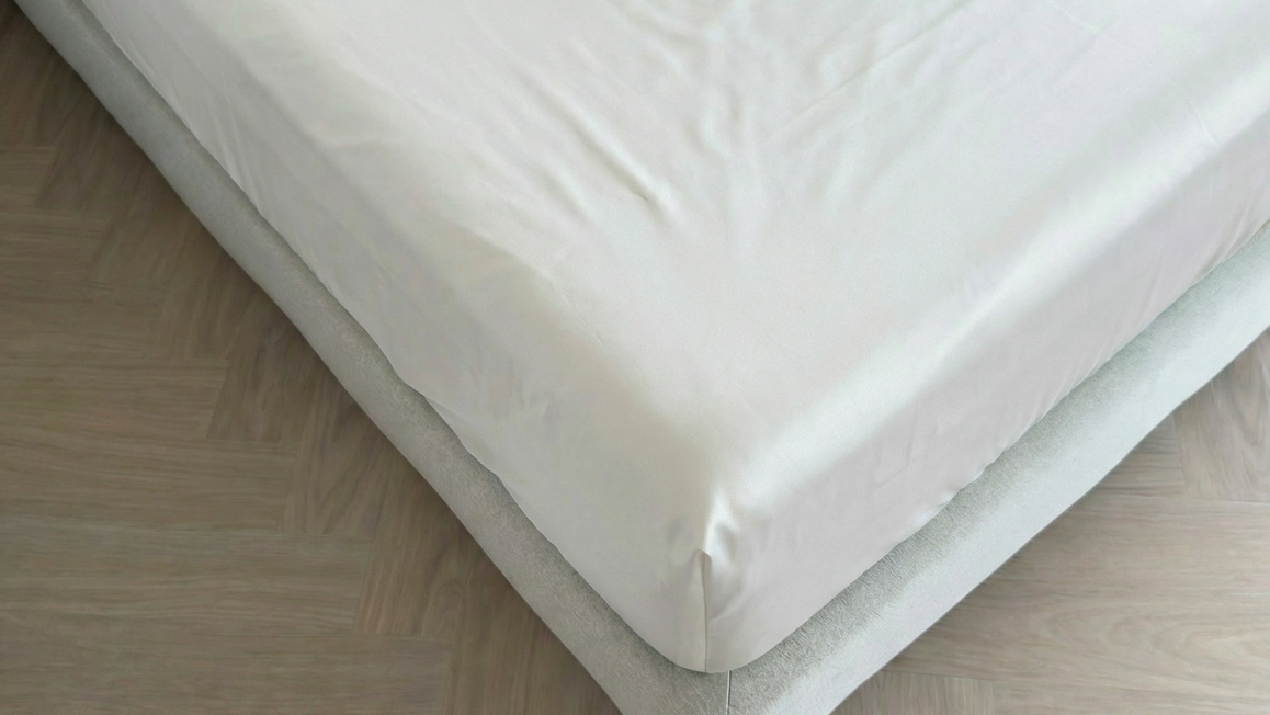 Kayori Saya drap-housse grand bonnet satin