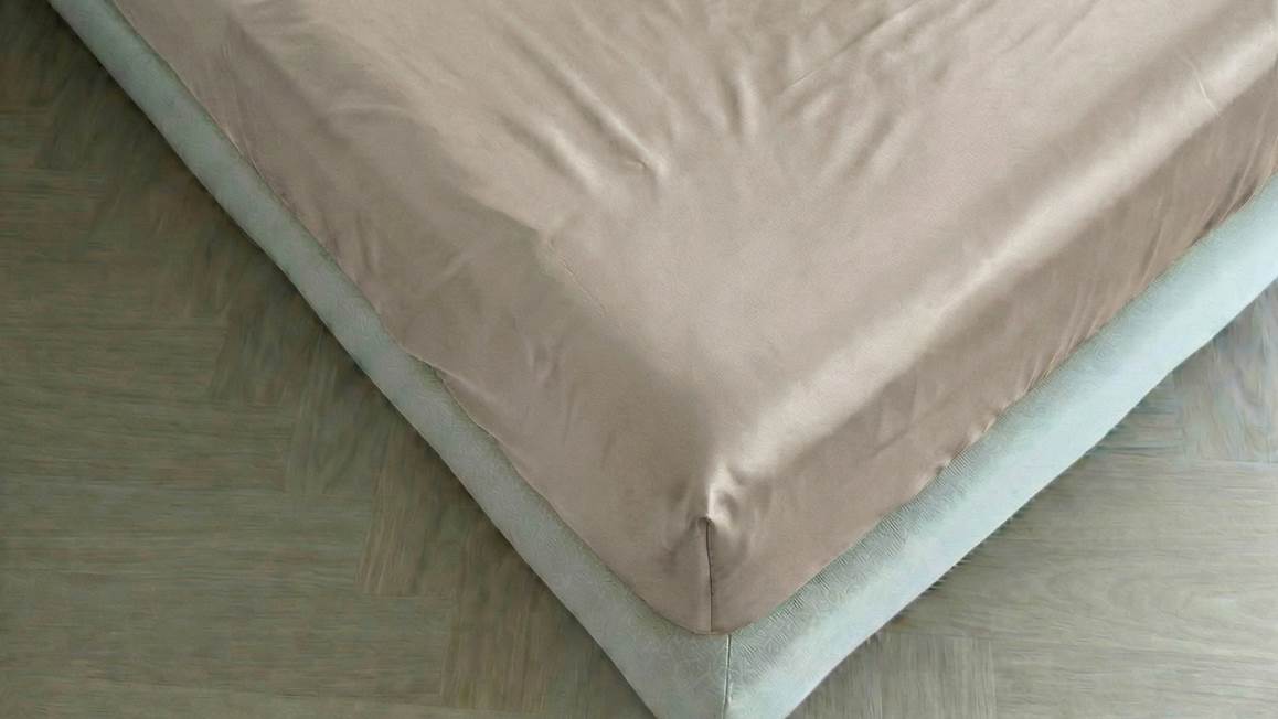 Kayori Saya drap-housse grand bonnet satin