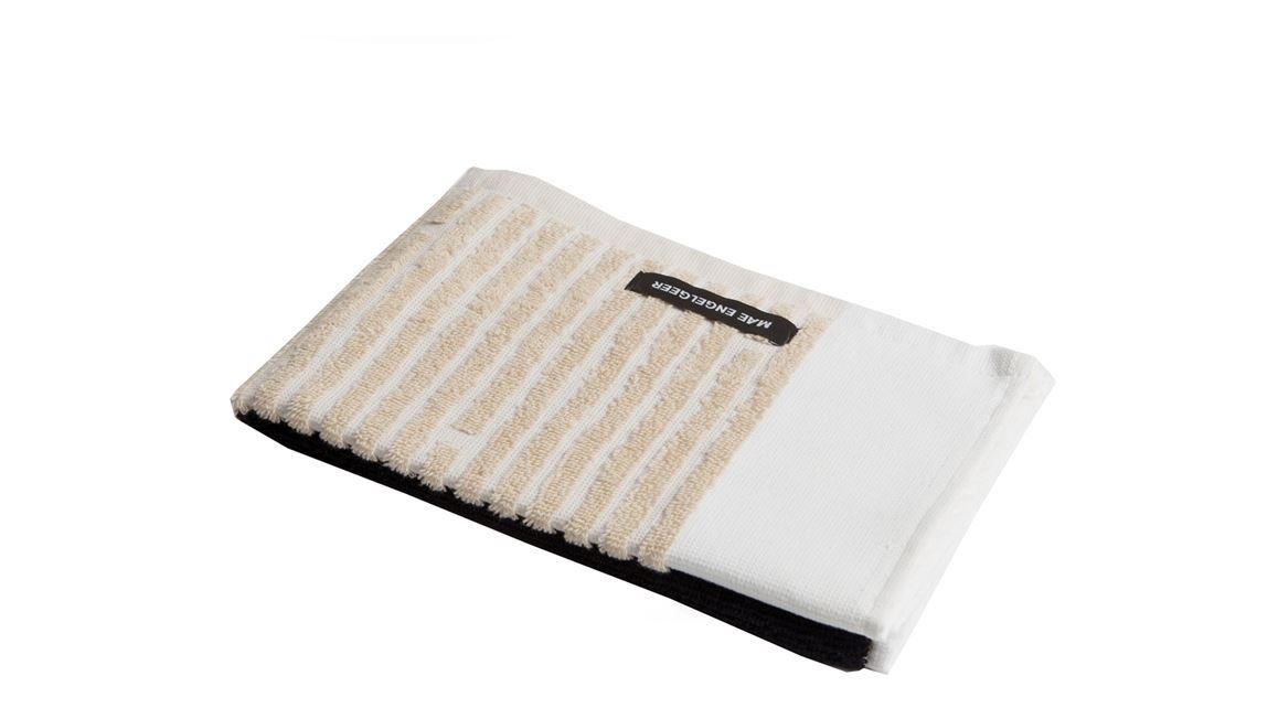 Mae Engelgeer Jet linge de bain